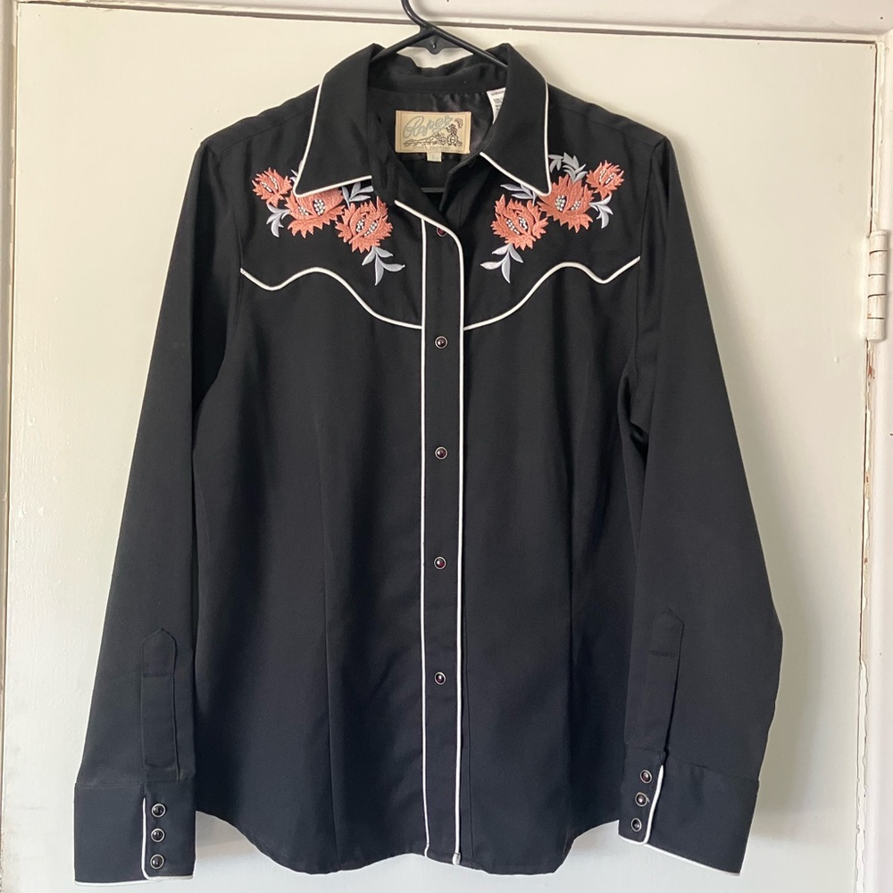 Floral Embroidered Ladies Roper Black snap long sleeves shirt